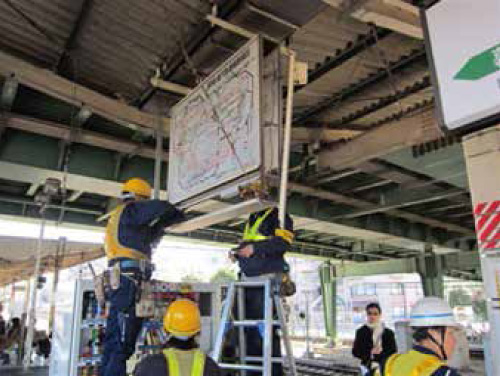交通広告サインボード・駅の看板工事の施工について